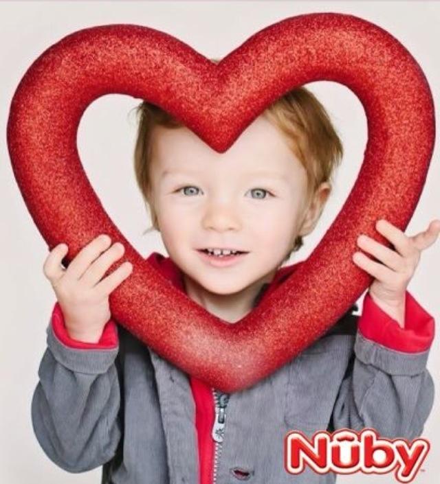 Coussin coeur Nuby - Doudou réconfortant pour bébé